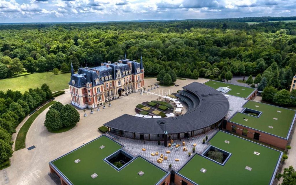 Campus Serge Kampf Les Fontaines, in Gouvieux-Chantilly near Paris
