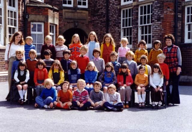 Thomas Street, Hindley Green County Primary School, Mark Whitfield, bottom row second from right